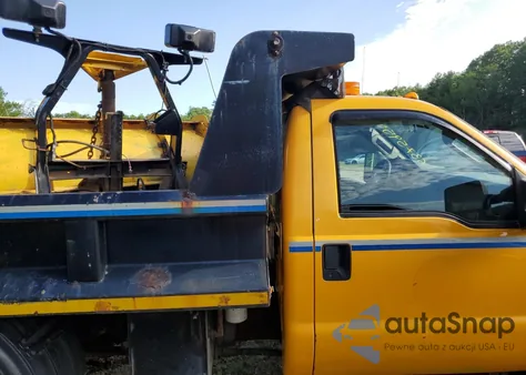 2009 Ford F550 Super Duty из США, поврежденный, VIN 1FDAF57R99EA10008